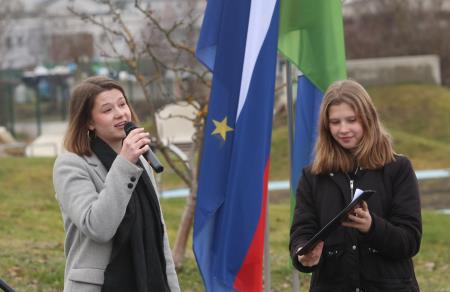 Slovesnost ob postavitvi Mobila na veter 17 Foto Ljubo Vukelič